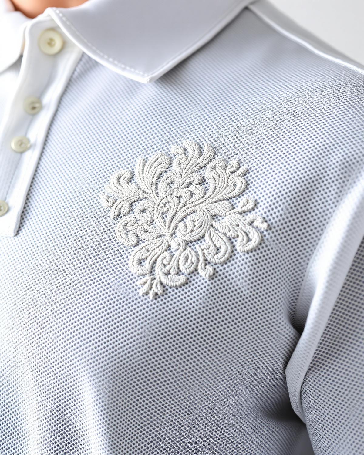 Detalle ornamental sobre polo